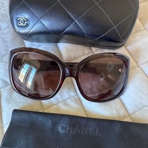 CHANEL Dark Tortoise Sunglasses 5183 Excellent Condition